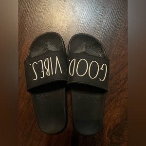 3/$30 Rae Dunn Good Vibes Slides